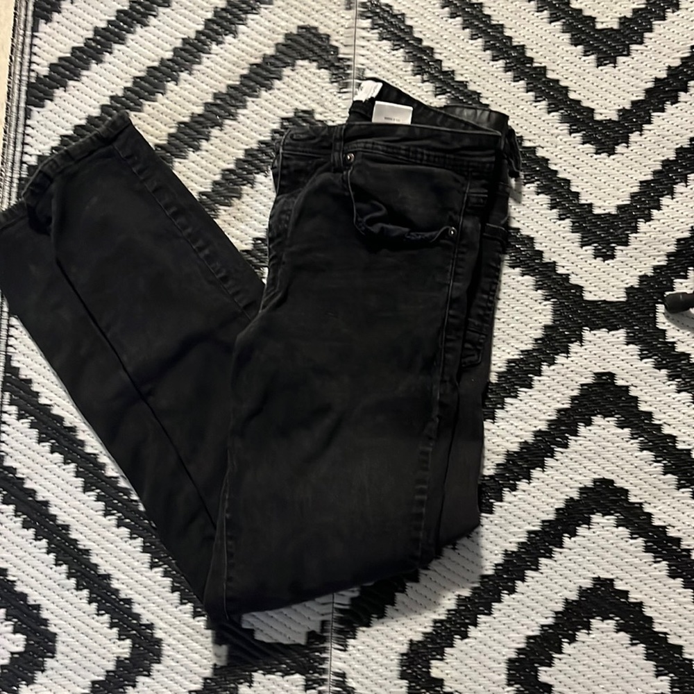 Black fitted jeans